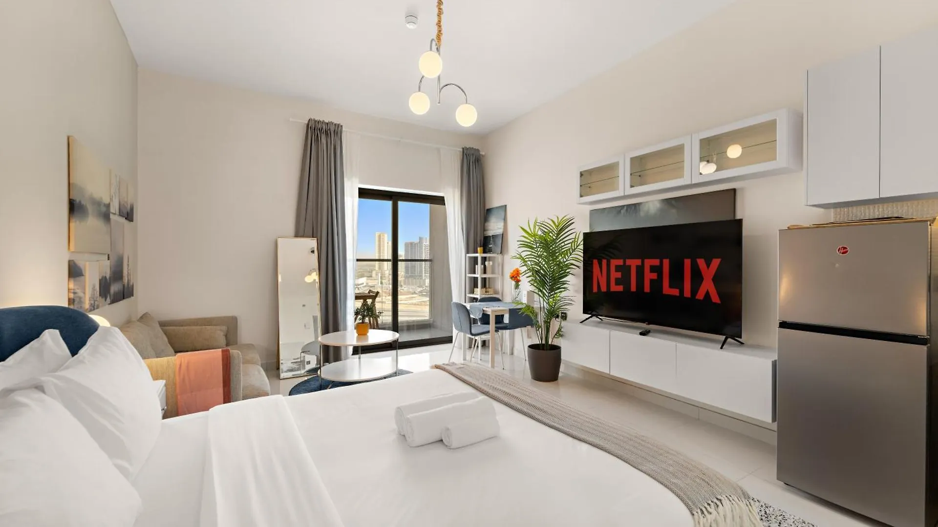 Stylish Apt With A Gym, Pool, Bbq Area, Badminton Court Dubai Apartment